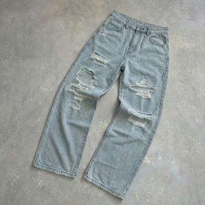 Calça Wide clara c/rasgos