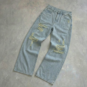 Calça Wide clara c/rasgos e sujinho